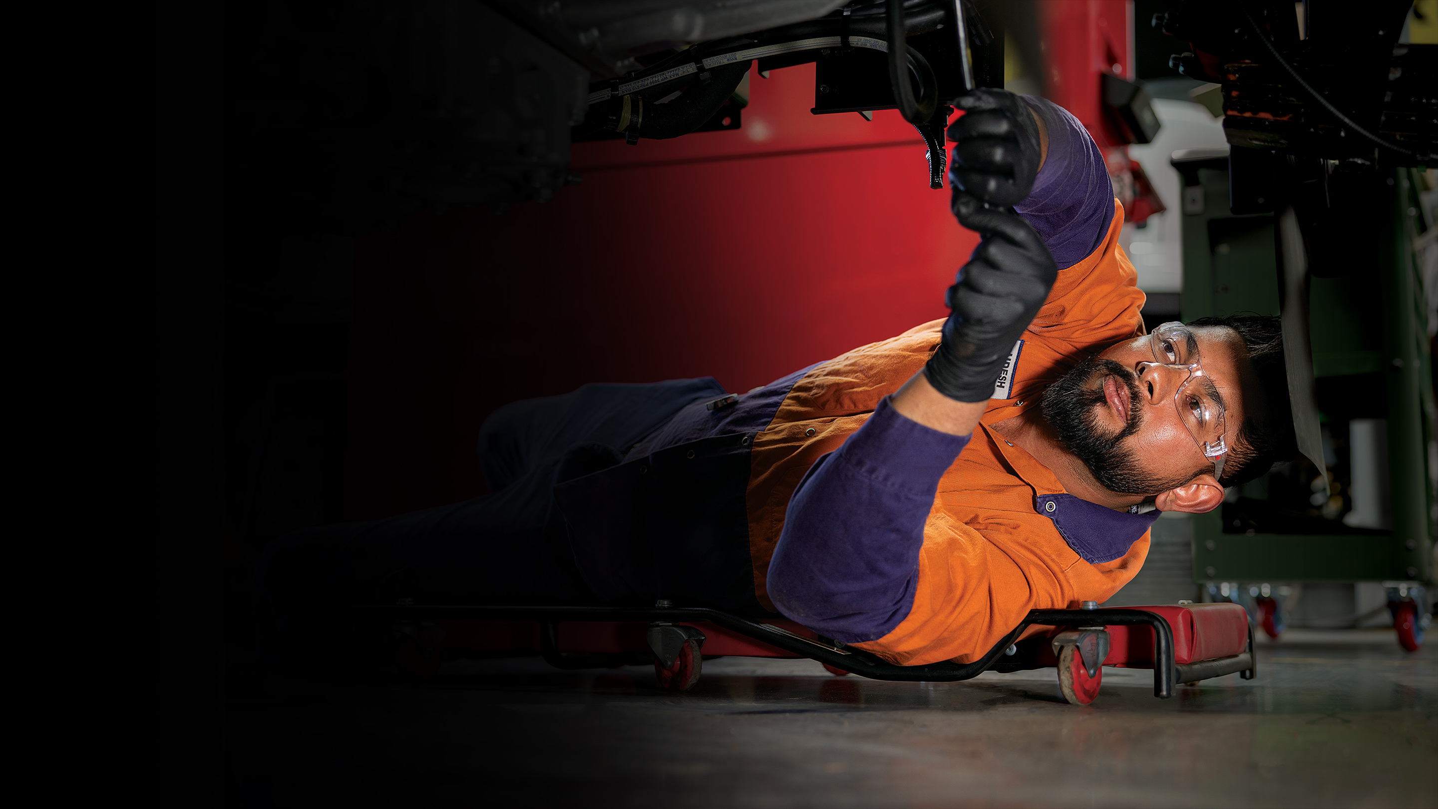 ISZS2669 Genuine Parts Hero Desktop RDQ325 1440X810 2X